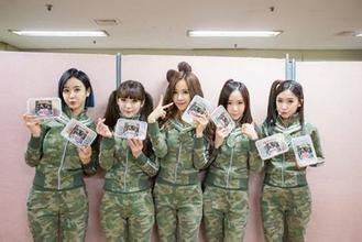 Crayon Pop组合凭借什么歌曲登上了美国Billboard网站首页？