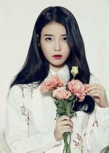 韩国明星IU毕业于哪所学校？