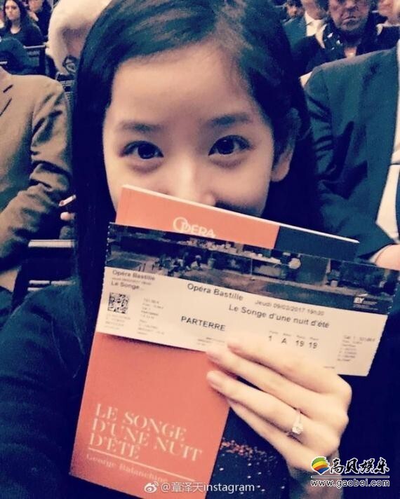 奶茶妹妹章泽天的粉丝晒出她在社交平台上的一张照片