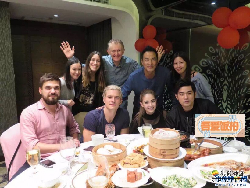 周杰伦携娇妻昆凌与任达华等人现身上海聚餐 周杰伦携娇妻昆凌与任达华等人现身上海聚餐