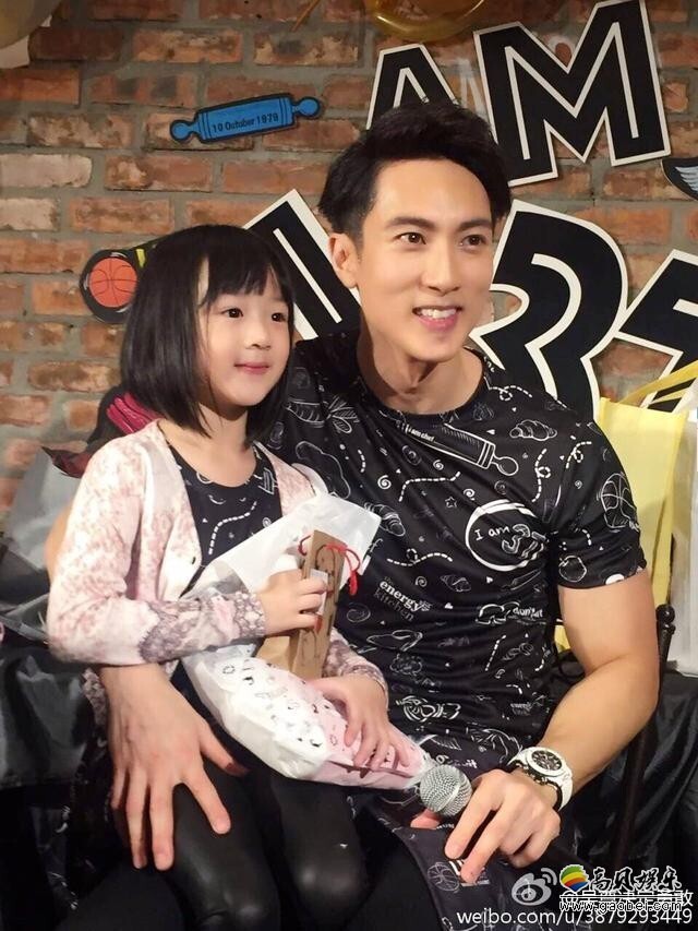 吴尊携女儿文莱庆生日了? 吴尊携女儿文莱庆生日了?