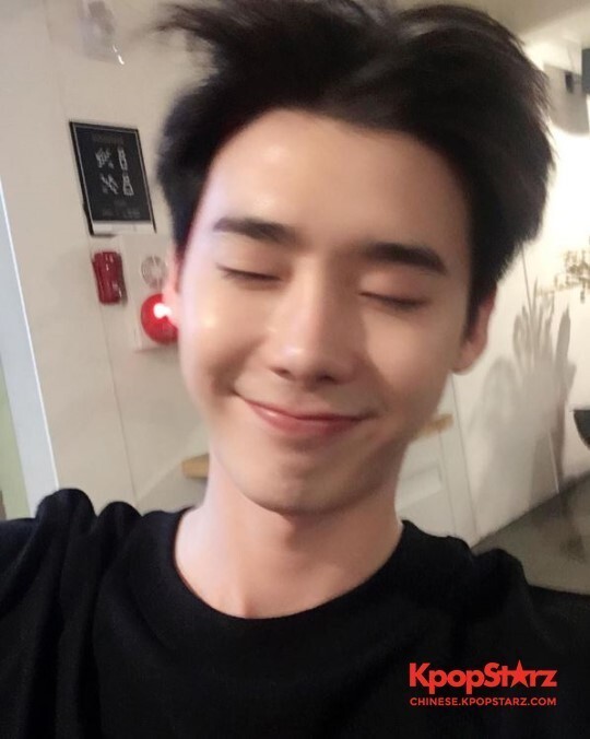 李钟硕惊喜对粉丝表白 李钟硕惊喜对粉丝表白