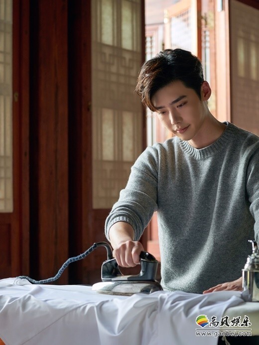 韩国演员李钟硕出演组合Davichi新专辑主打歌MV 韩国演员李钟硕出演组合Davichi新专辑主打歌MV