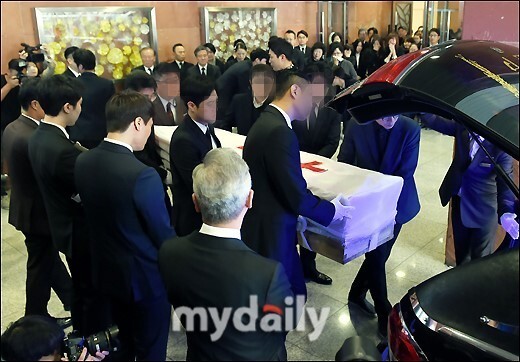 韩国女演员金英爱的葬礼在首尔某医院举行