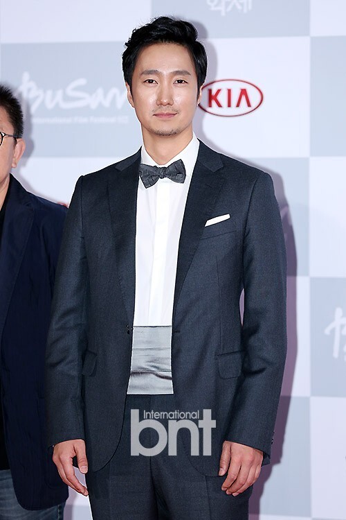 韩国演员朴海日在1月喜得一女的消息时隔三个月被媒体公开 韩国演员朴海日在1月喜得一女的消息时隔三个月被媒体公开