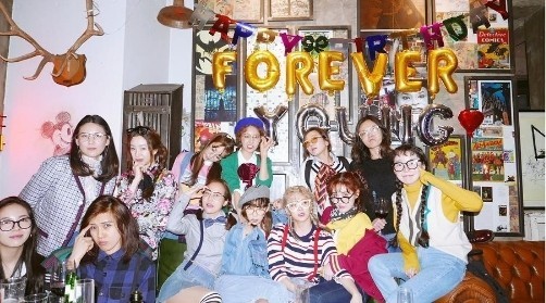 女团少女时代成员秀英10日欢度26岁生日