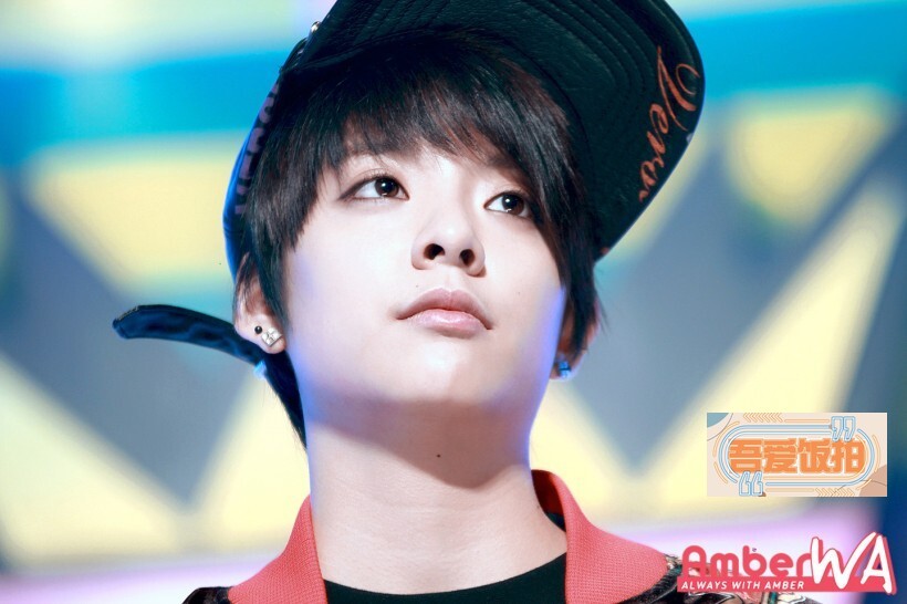 韩国女艺人Amber是在哪里出生的？