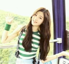 女团I.O.I成员郑采妍的经纪公司是哪一个公司？