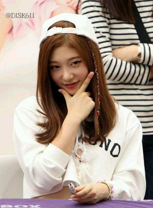 韩国女艺人郑采妍属于哪个组合? 韩国女艺人郑采妍属于哪个组合?