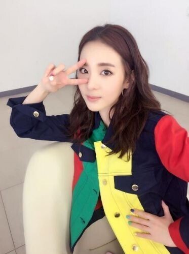 2ne1朴山多拉分享近照 最强童颜代表实力不容小觑