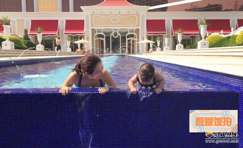 章子怡微博晒出她现身酒店的美照