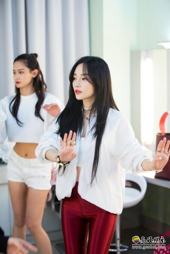 湖南卫视元宵喜乐会在内容上首次引入了剧场擂台的概念