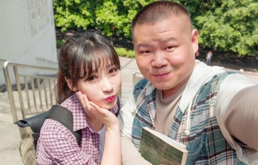 柳岩是怎样称赞小岳岳的? 柳岩是怎样称赞小岳岳的?