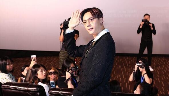 陈伟霆累到面无表情? 陈伟霆累到面无表情?