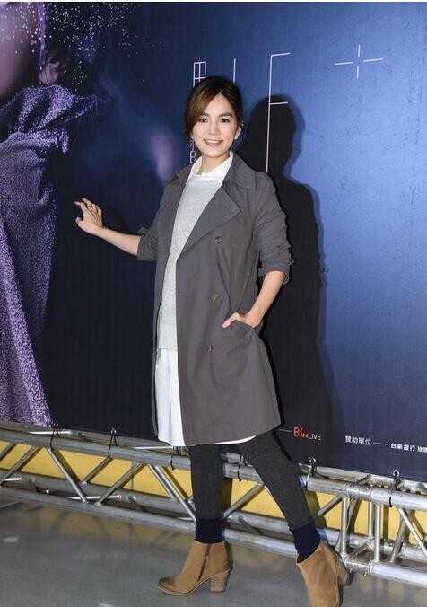 孕妈Ella助阵Hebe的演唱会了？