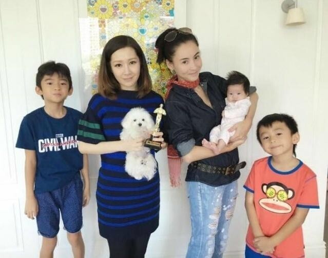 张柏芝曝光了带着儿子探望刚生娃的好友关心妍 张柏芝曝光了带着儿子探望刚生娃的好友关心妍