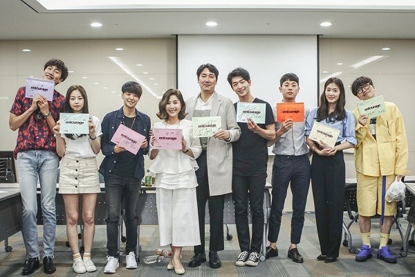 《Entourage》剧组公开台词演练现场照 徐康俊、李光洙等主演现身