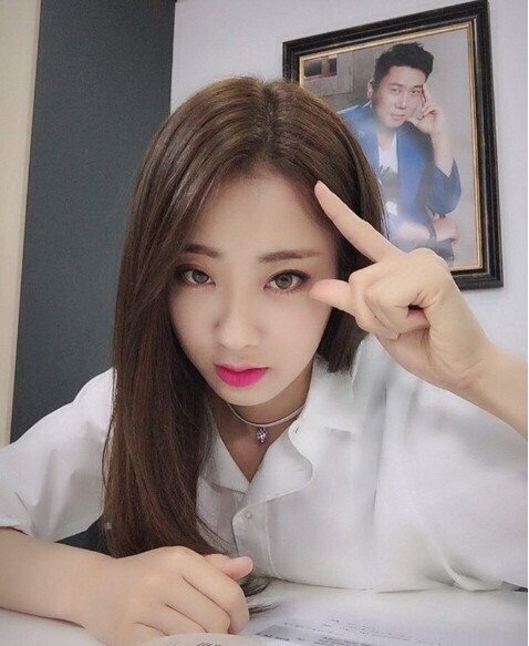 Nine Muses成员倞利通过推特发文澄清外传的抽烟谣言