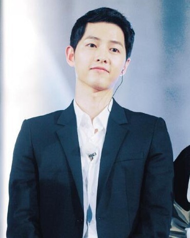 传宋仲基的签约金额高达200亿韩元(约合人民币1.14亿元) 传宋仲基的签约金额高达200亿韩元(约合人民币1.14亿元)