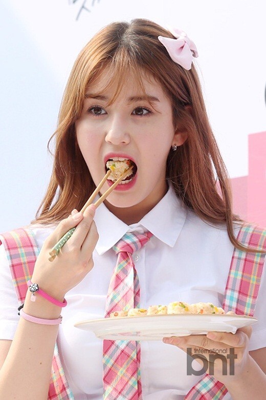 韩国女子组合I.O.I成员全昭弥出席粉丝签名会 韩国女子组合I.O.I成员全昭弥出席粉丝签名会