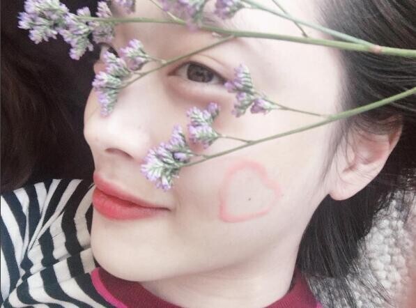 艺人雪莉通过Instagram公开两张自拍照 艺人雪莉通过Instagram公开两张自拍照