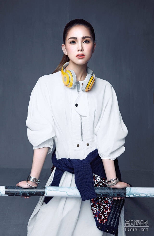 演员昆凌是怎么进入演艺圈的？