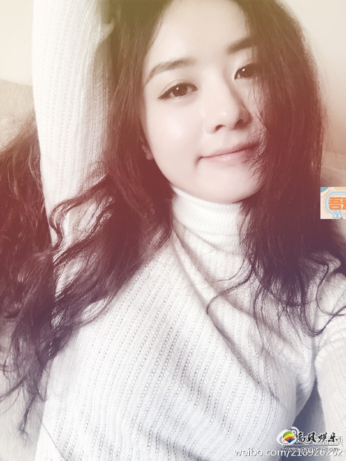 赵丽颖在微博一口气晒出九张自拍照