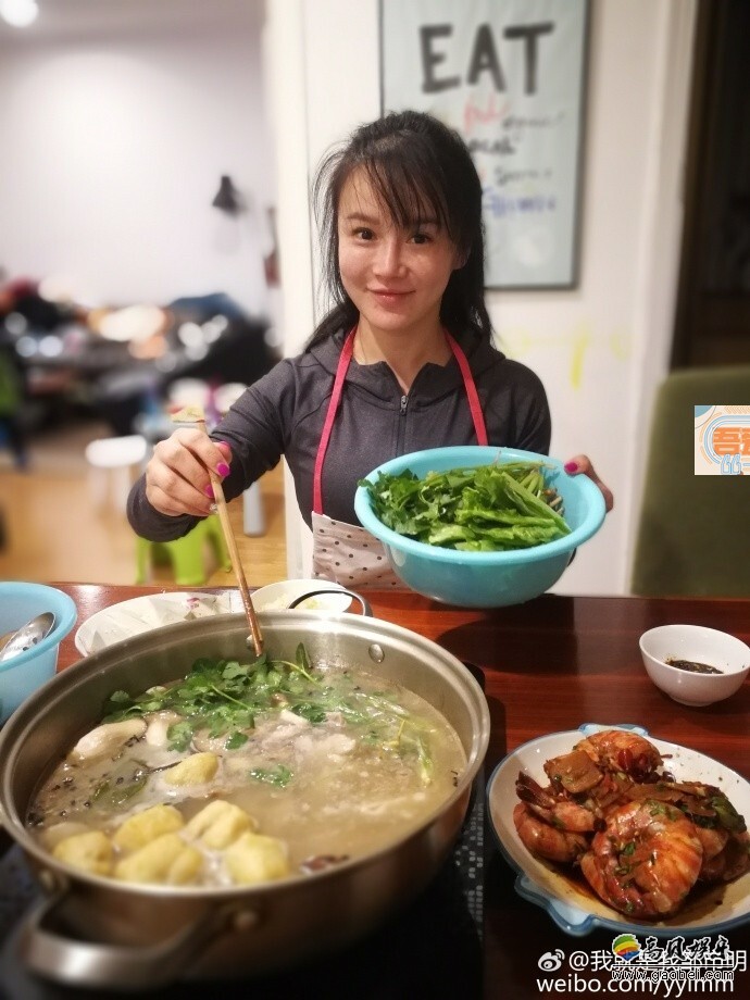 邹市明在微博晒出老婆冉莹颖为家人下厨做饭的照片 邹市明在微博晒出老婆冉莹颖为家人下厨做饭的照片