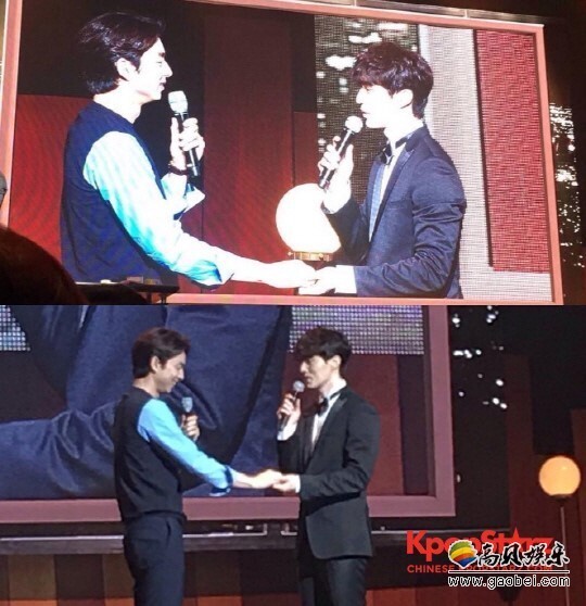 演员李栋旭在首尔汉南洞举行了粉丝见面会 演员李栋旭在首尔汉南洞举行了粉丝见面会