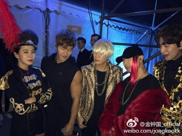 金钟国在微博上晒出一张台湾粉丝见面会的花絮照片