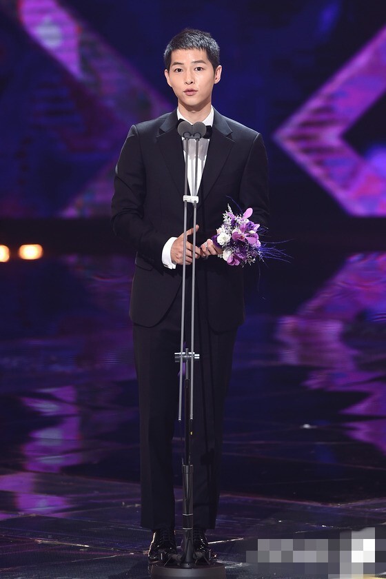 韩剧《太阳的后裔》拿下韩剧单元最优秀作品奖 韩剧《太阳的后裔》拿下韩剧单元最优秀作品奖