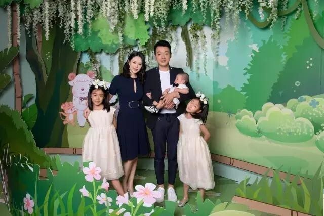 佟大为的三胎儿子办百日宴,颜值都高吗? 佟大为的三胎儿子办百日宴,颜值都高吗?