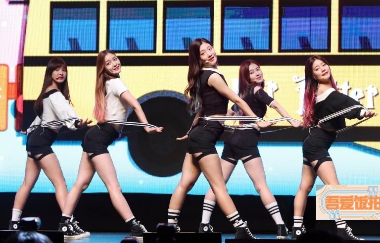 DIA在首尔市举行了第三张专辑《Spell》的发售showcase DIA在首尔市举行了第三张专辑《Spell》的发售showcase