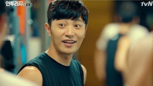 《Entourage》中,演员晋久也特别客串出镜啦 《Entourage》中,演员晋久也特别客串出镜啦