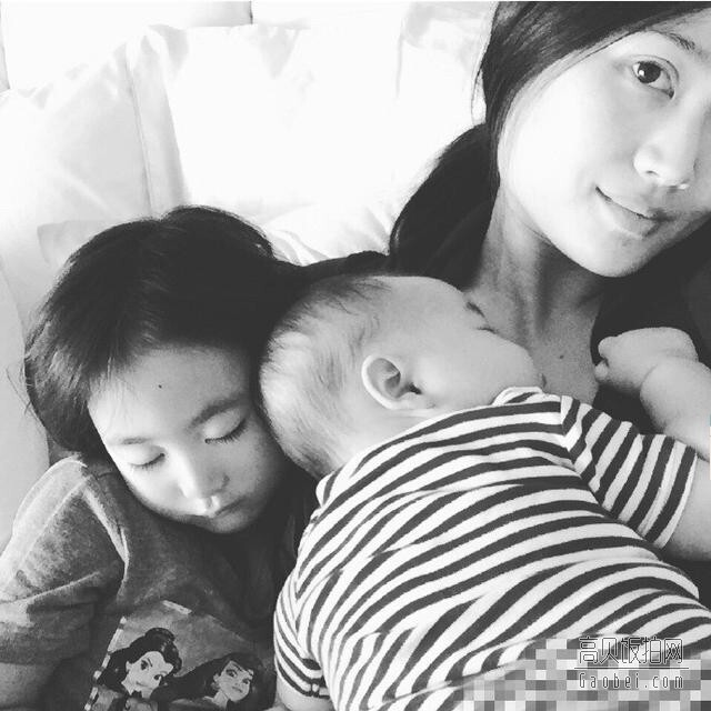 李安琪的小儿曝光了,看奥利奥在干嘛? 李安琪的小儿曝光了,看奥利奥在干嘛?