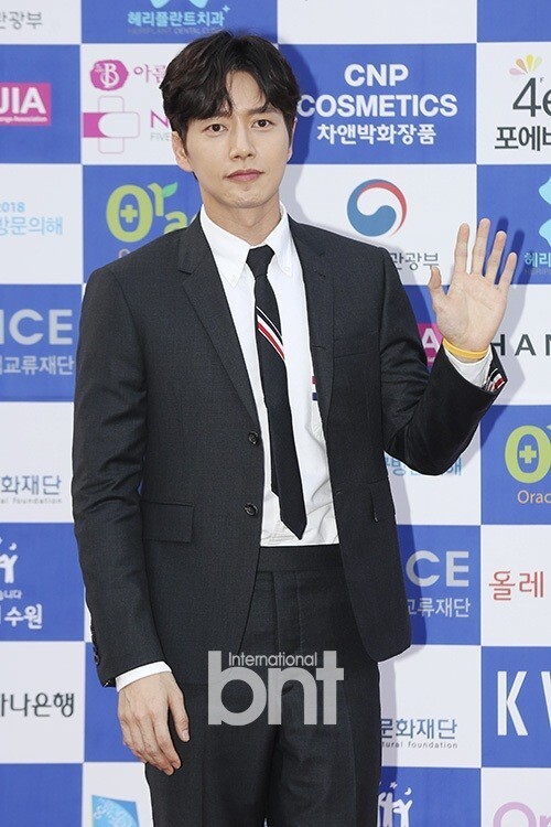 韩国演员朴海镇过去六年间在中国约捐赠六亿韩元