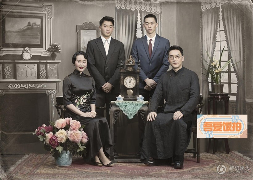 林依轮的一组复古风的全家福写真被曝光 林依轮的一组复古风的全家福写真被曝光