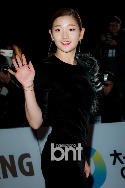 经纪公司ARTIST COMPANY方面否认了与演员朴素丹签约的消息