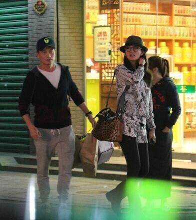 富商男友苦追安以轩1年半吗? 富商男友苦追安以轩1年半吗?