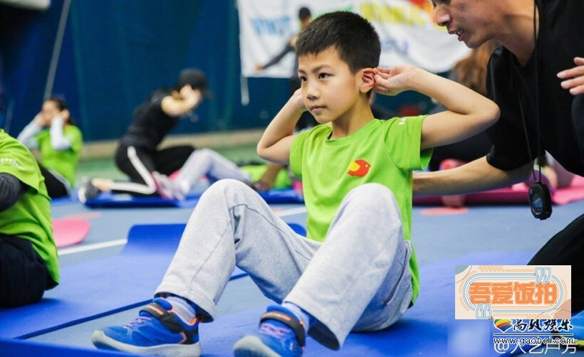 胡军儿子康康参加体能训练了？