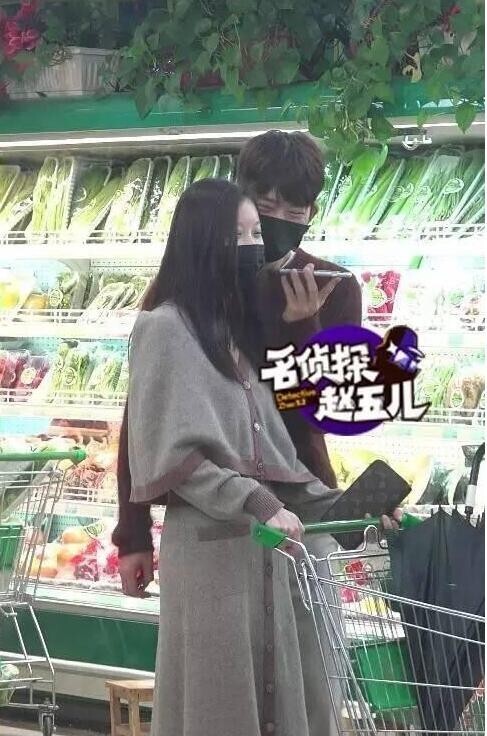 井柏然倪妮互听微信 亲密搂腰回家了? 井柏然倪妮互听微信 亲密搂腰回家了?