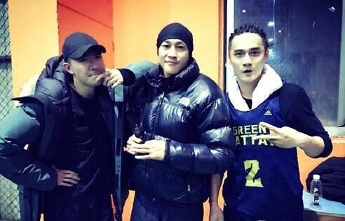 硬汉小生蒋劲夫约好友打球了? 硬汉小生蒋劲夫约好友打球了?