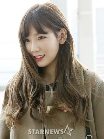 金泰妍驼色牛角扣大衣扑面而来? 金泰妍驼色牛角扣大衣扑面而来?