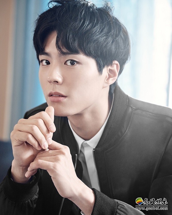 某时尚品牌发布了一组演员朴宝剑拍摄的最新写真 某时尚品牌发布了一组演员朴宝剑拍摄的最新写真