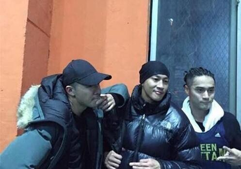 蒋劲夫约哪必位好友打球了？