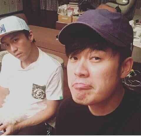 陈赫晒与邓超合影,是和老人聚会吗 ? 陈赫晒与邓超合影,是和老人聚会吗 ?