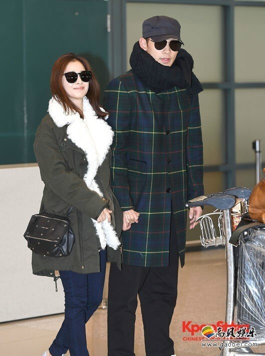 Rain通过个人Instagram公开了观看Grammy Awards的认证照 Rain通过个人Instagram公开了观看Grammy Awards的认证照