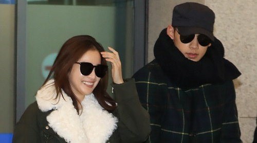 Rain通过SNS晒出了身在格莱美现场的照片