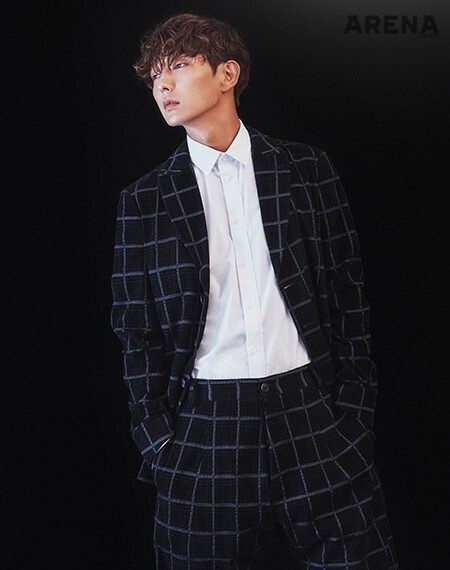 韩星李准基为某杂志拍摄了一组时尚写真