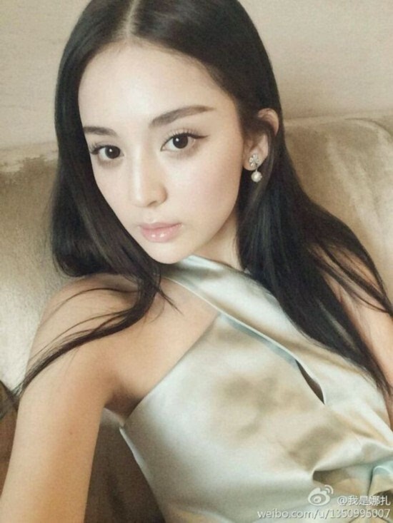 演员古力娜扎的经纪公司是哪个公司？